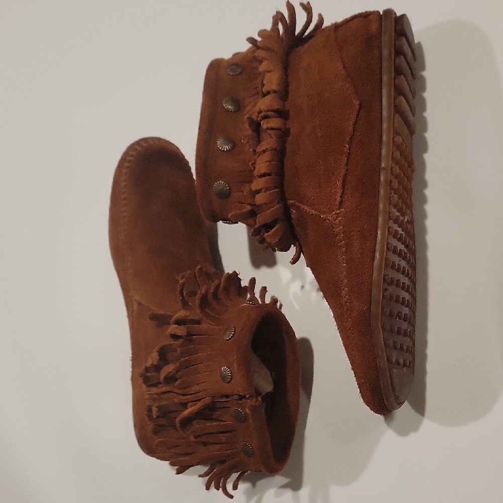 Minnetonka Chestnut Suede Moccasin Boots - Picture 10 of 11